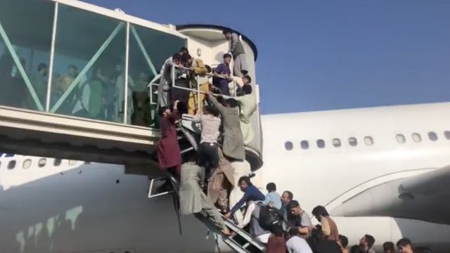 Afganistán gente aeropuerto