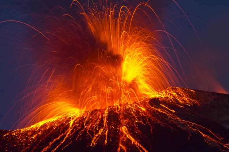 Crece volcán Etna.