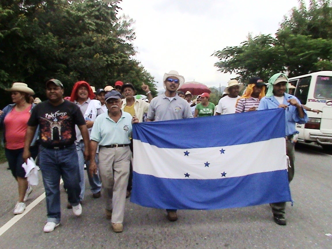 Hondureños marchan en contra de las ZEDE