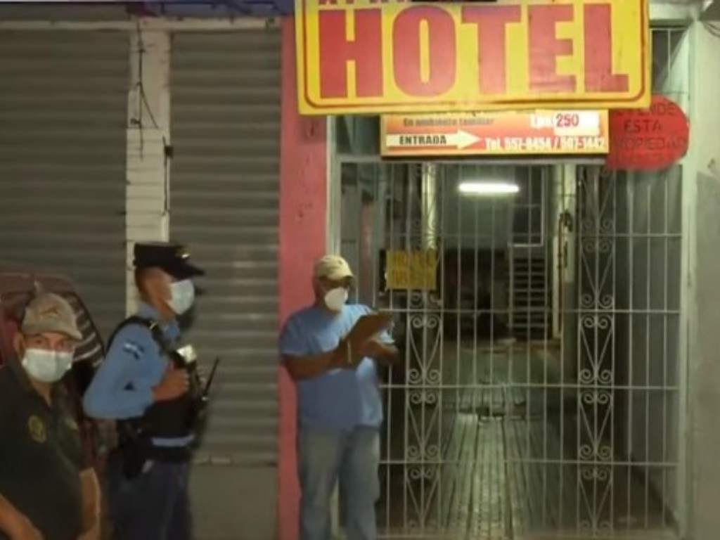mujer muerta en hotel en SPS