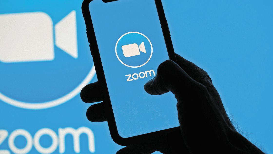 Como parte del acuerdo, Zoom aceptó las medidas de seguridad que incluyen alertar a los usuarios cuando los anfitriones de las reuniones u otros participantes utilizan aplicaciones de terceros, y brindar capacitación especializada a los empleados sobre la privacidad y el manejo de datos.