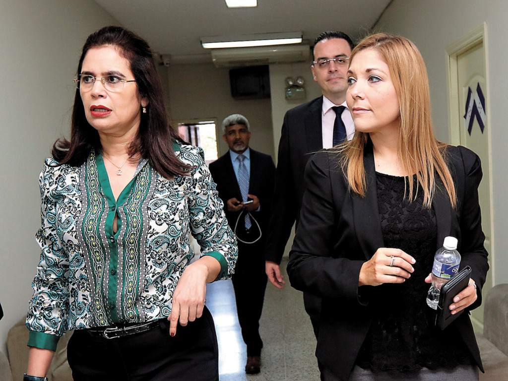 Ana Paola Hall y Rixi Moncada, concejales del CNE, se opusieron al nombramiento y contratación de Jesús Mejía como asesor del órgano electoral.