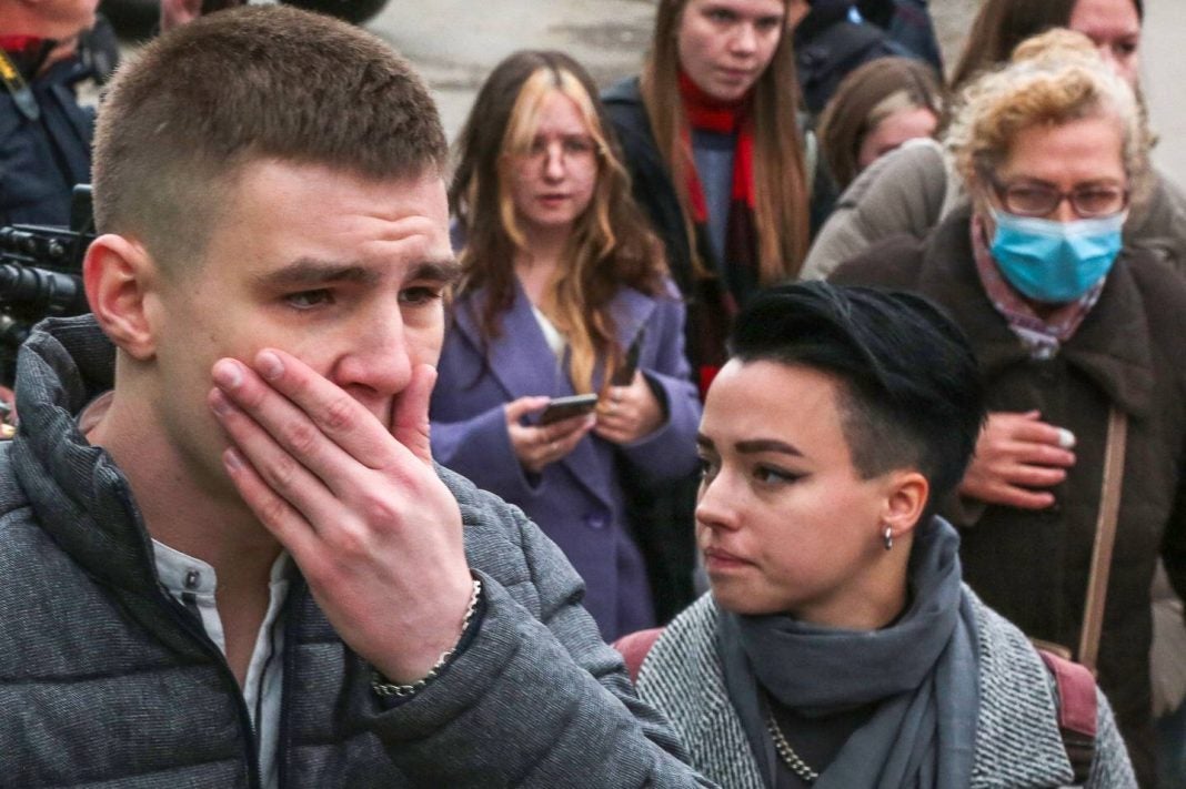 Estudiante mata a seis en Rusia.