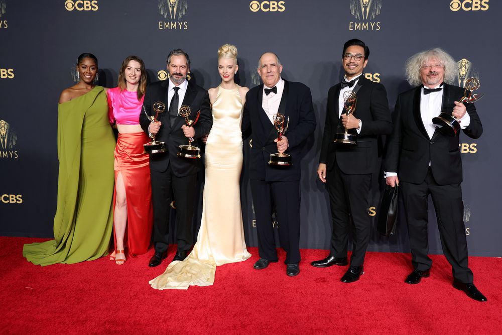 La serie "The Queen's Gambit" junto a "The Crown" fueron las producciones que más destacaron en los premios Emmys.