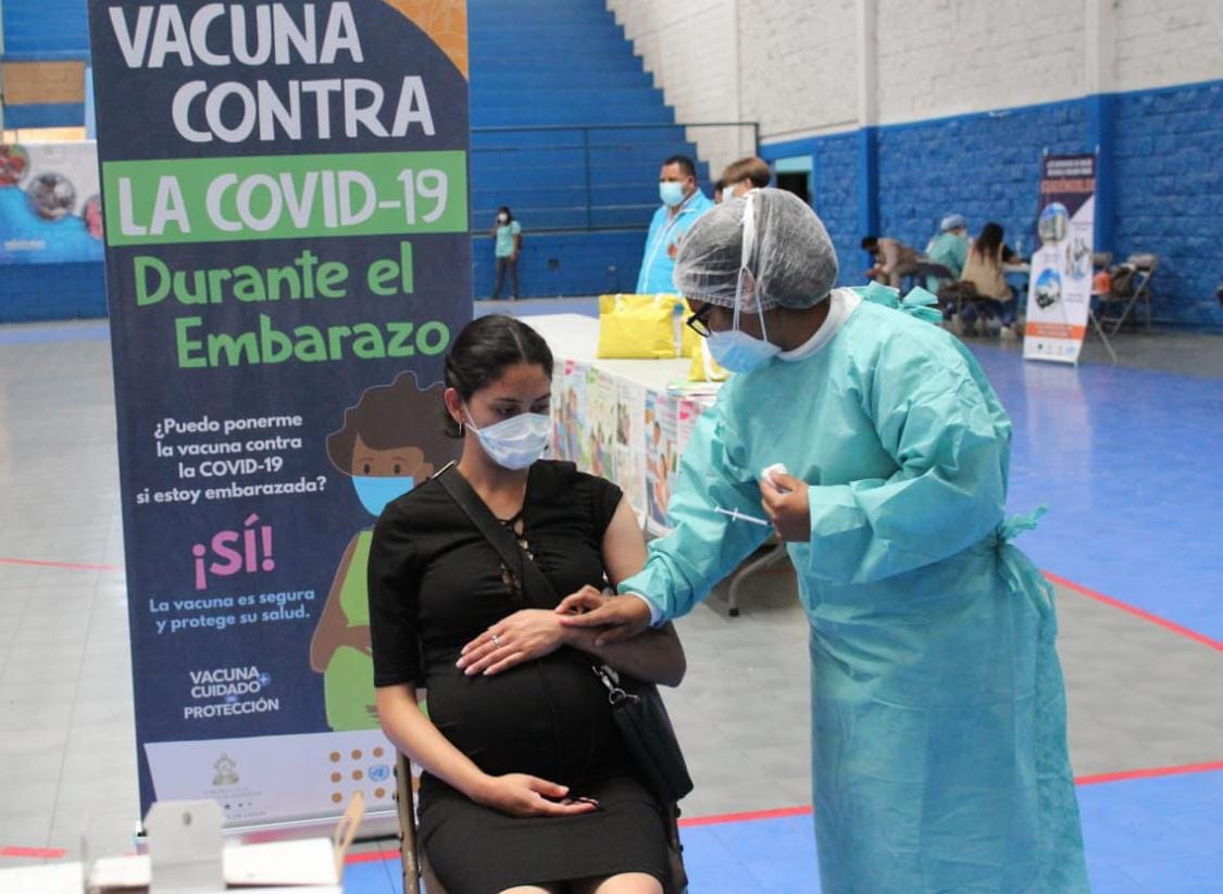 Las autoridades sanitarias pidieron a las mujeres embarazadas vacunarse ya que en los últimos días han incrementando las muertes.