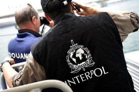 La INTERPOL busca desarticular la red de operaciones de las empresas de maletín que trabajan desde Francia.