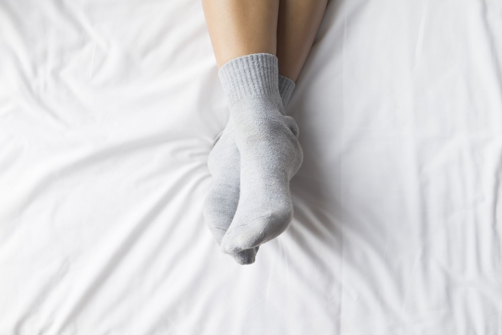Existen varias posibles causas por las cuales los pies pueden estar fríos.