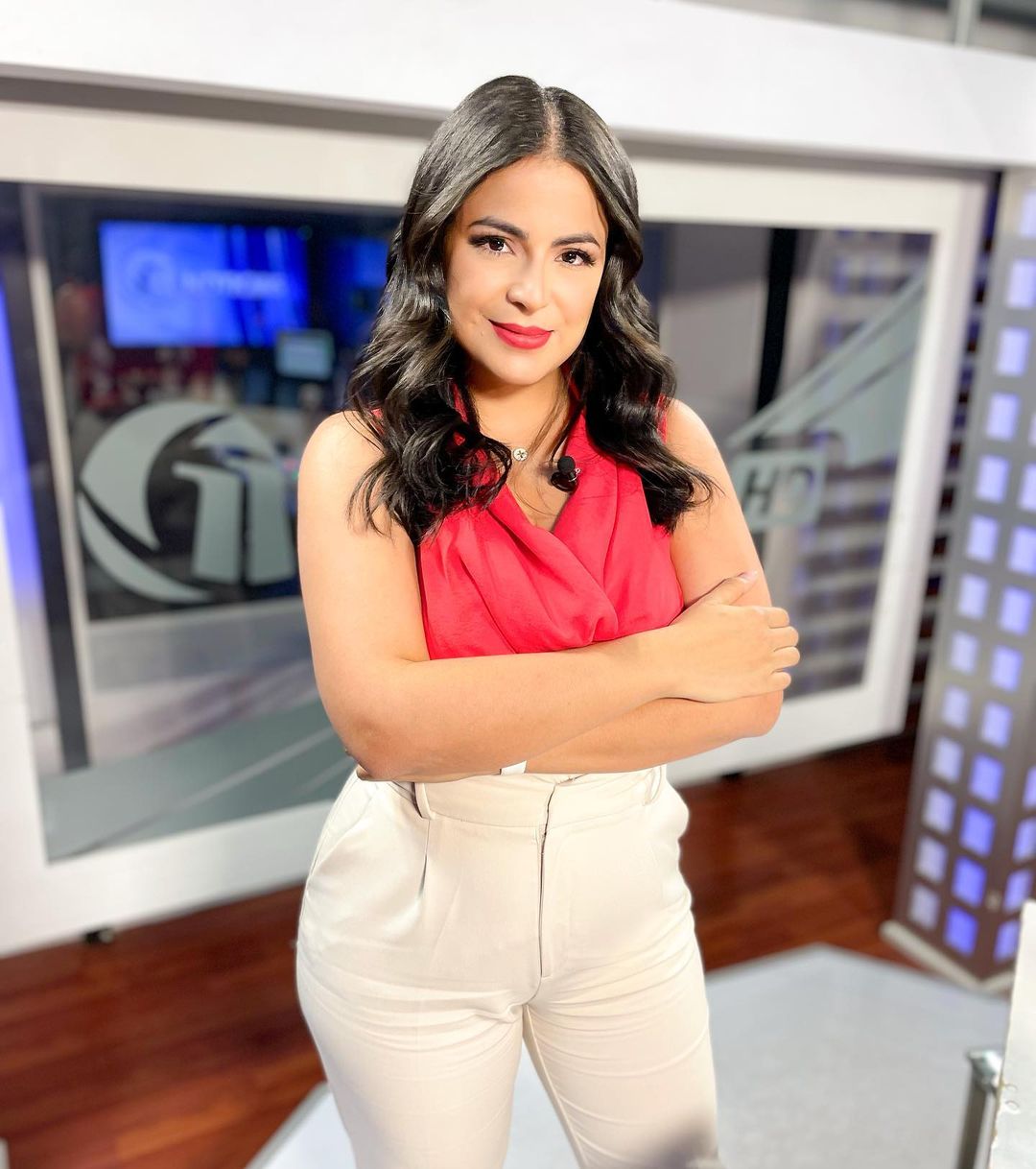 Samantha Velásquez se despide de Canal 11