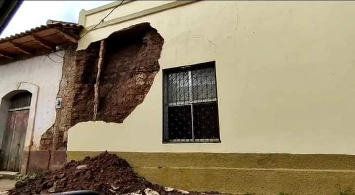 Cae pared de alcaldía de Catacamas