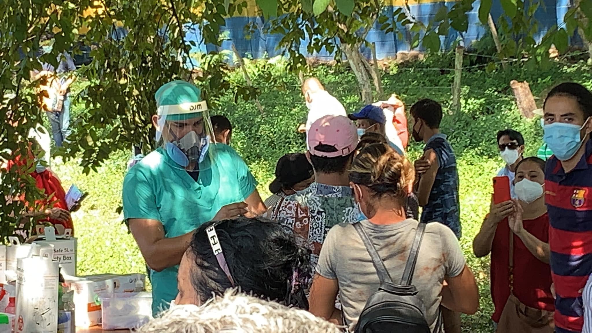 Nicaragüenses cruzan frontera para vacunarse en Honduras