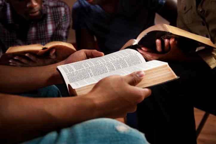 Lectura de la biblia en escuelas