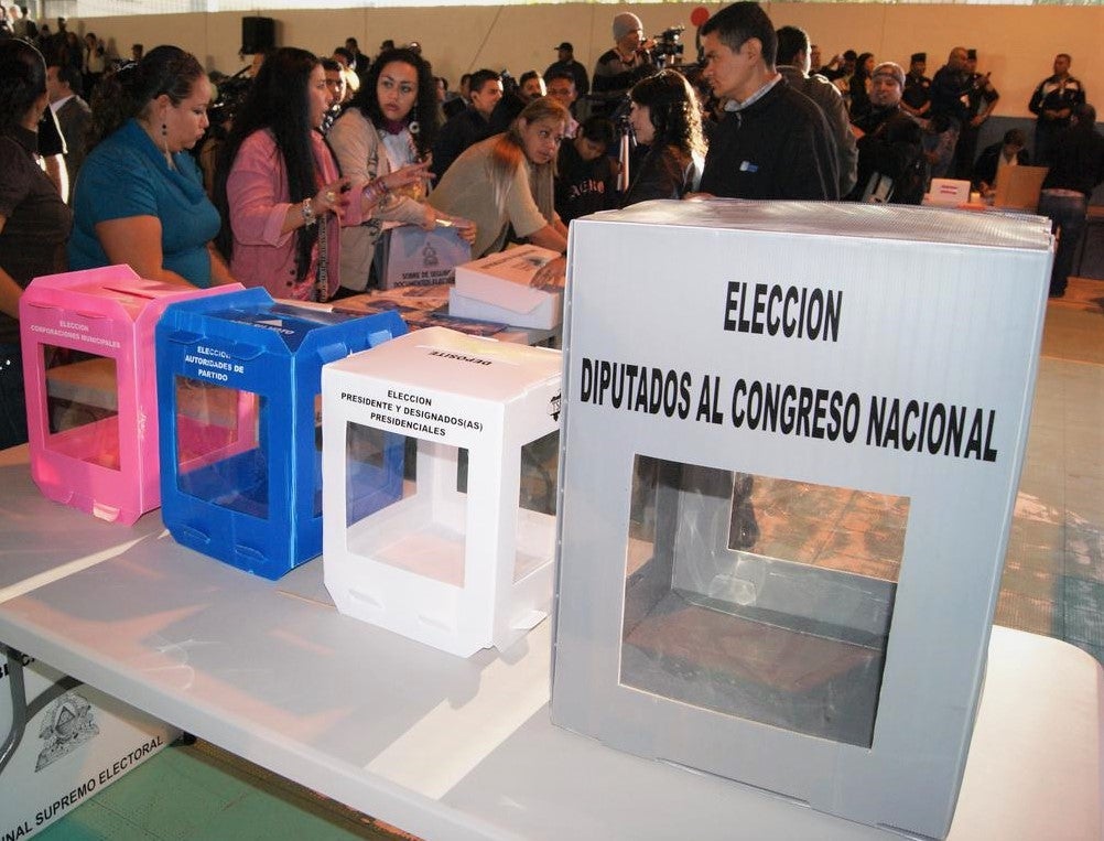 Apertura de los centro de votación 