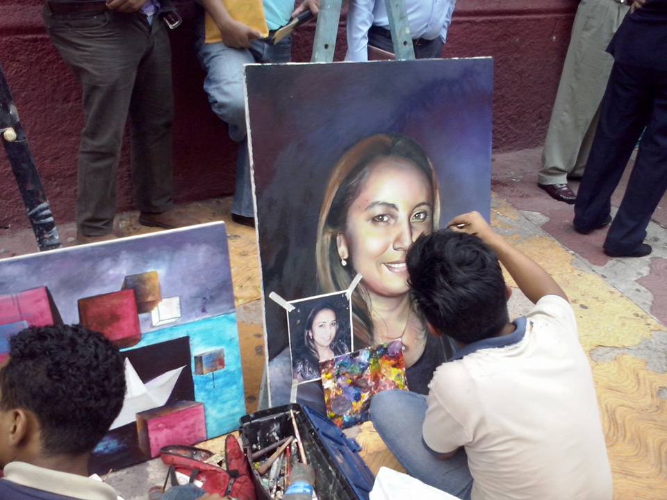 El hondureño expone sus pinturas en diferentes puntos del país.