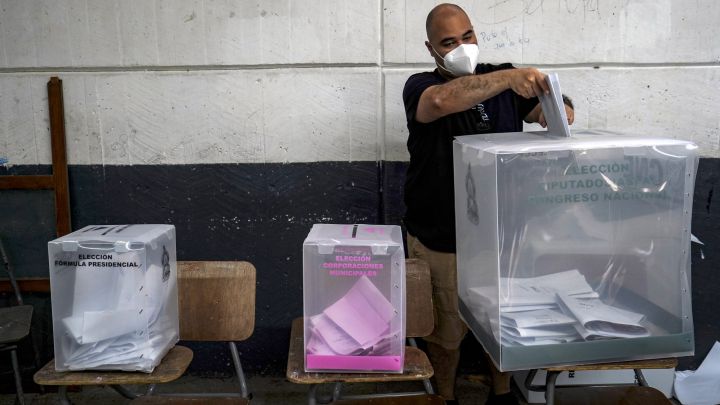 Los ciudadanos acudieron tranquilamente a votar en elecciones. Se registraron pocas irregularidades.