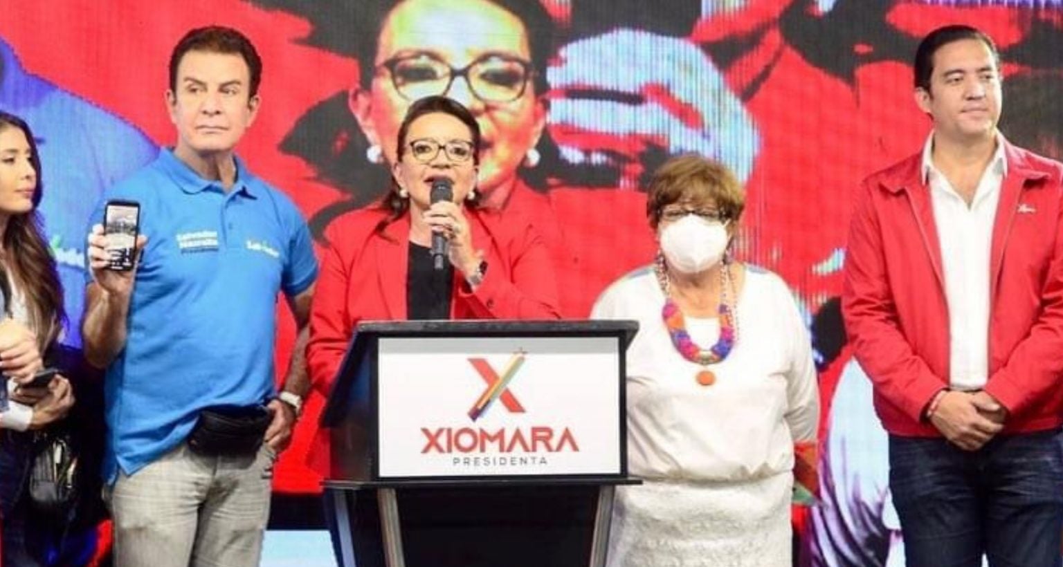 Xiomara sería la primera mujer en asumir la presidencia en Honduras.