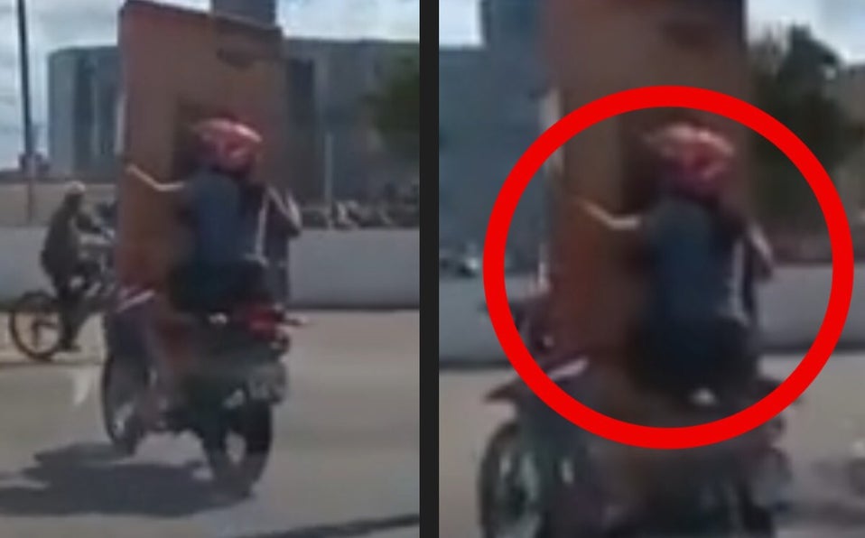 mujer cae motocicleta pantalla
