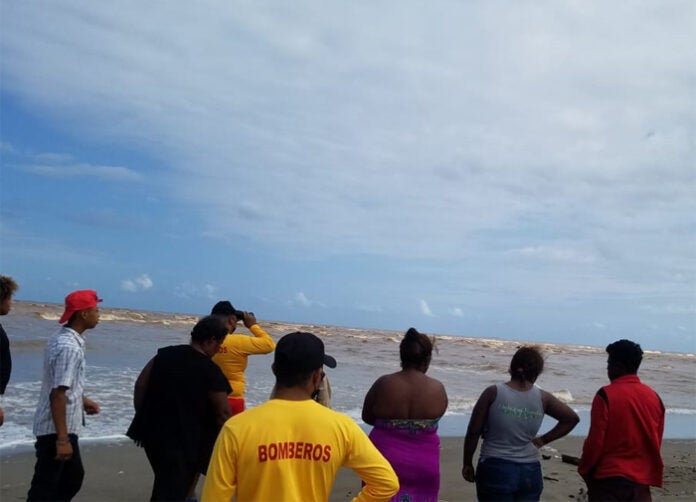 rescatan pescadores en La Ceiba