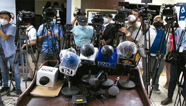 periodistas en El Salvador