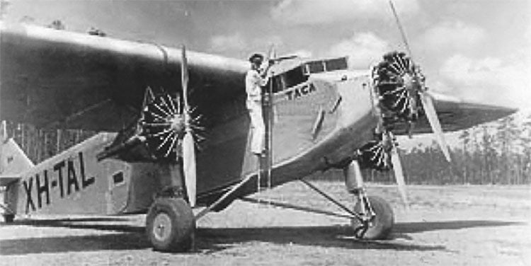 El trimotor Bristol con el que inició operaciones en Honduras la TACA estacionando en Toncontín en 1931.