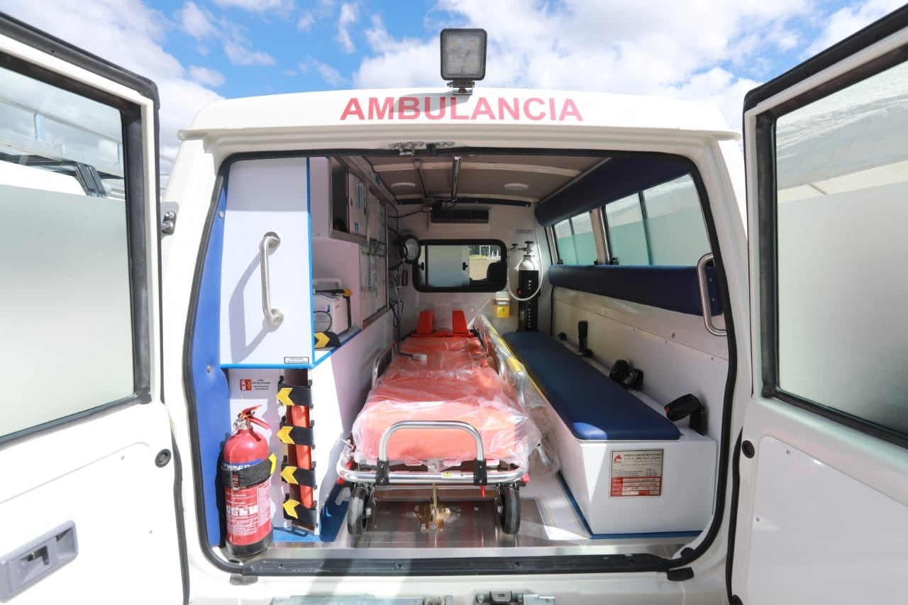 Gobierno entrega ambulancias