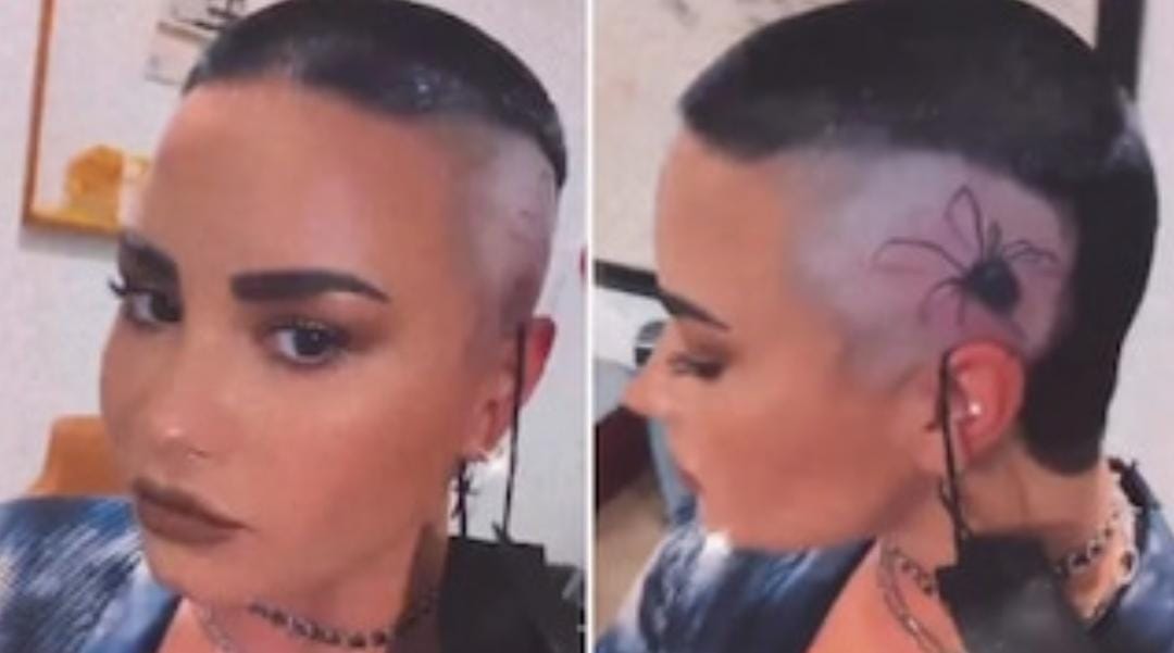 tatuaje en el pie de demi lovato