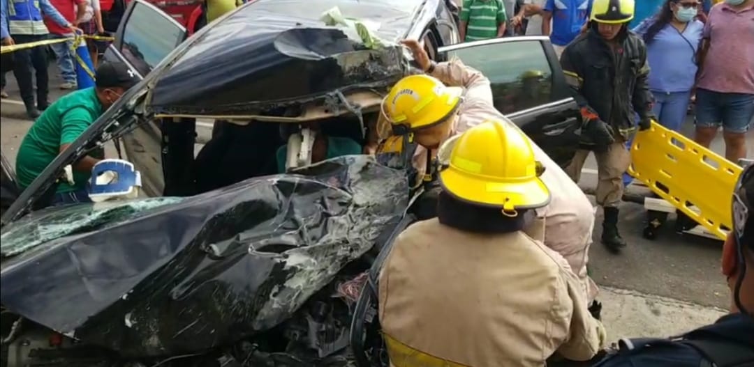 Fidel Barahona sufre accidente automovilístico 
