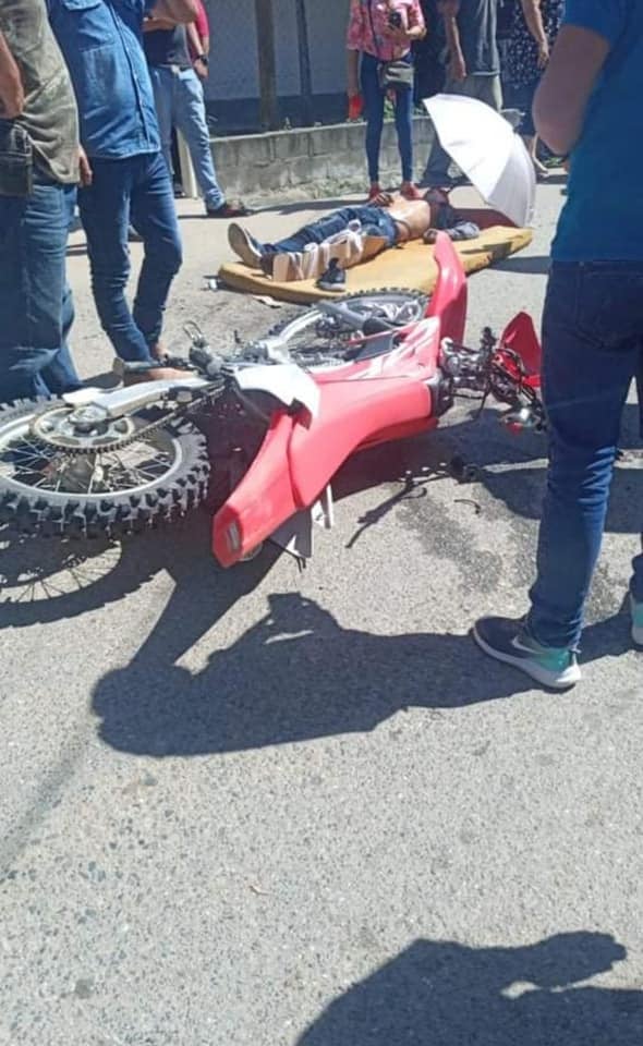 Luego de cometer el hecho en el parque central la pareja se accidentó en la motocicleta que habían robado.
