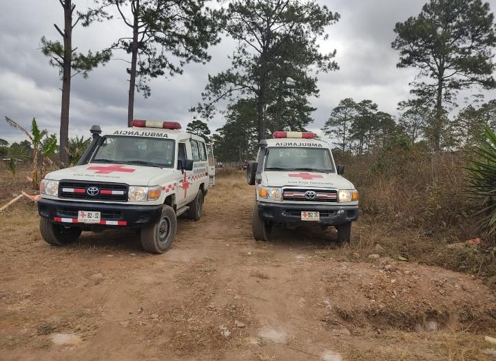 La Cruz Roja Hondureña desplazó varias unidades para atender a personas heridas.