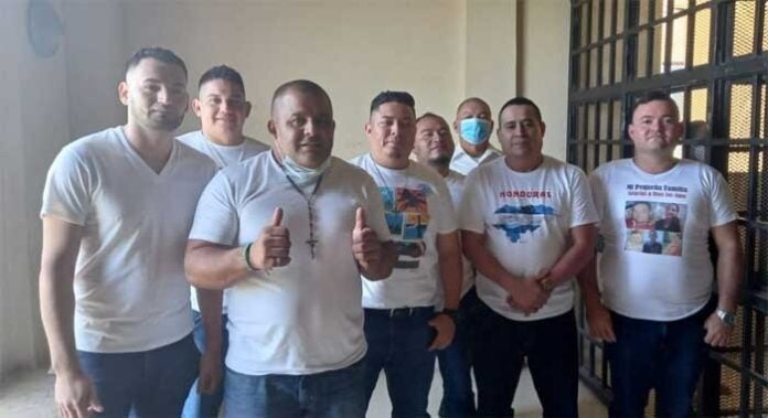 Fotografía de los ochos defensores de Guapinol.