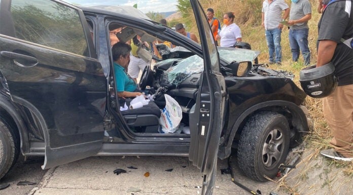Fidel Barahona sufre accidente automovilístico
