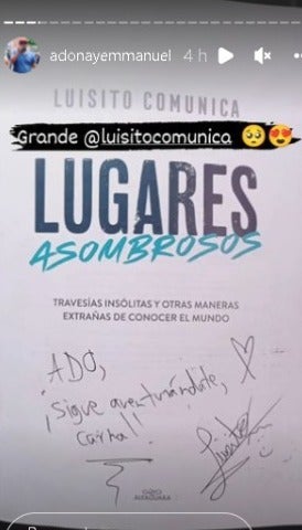 Adonay mostró el autógrafo que Luisito Comunica le dejó en su libro.