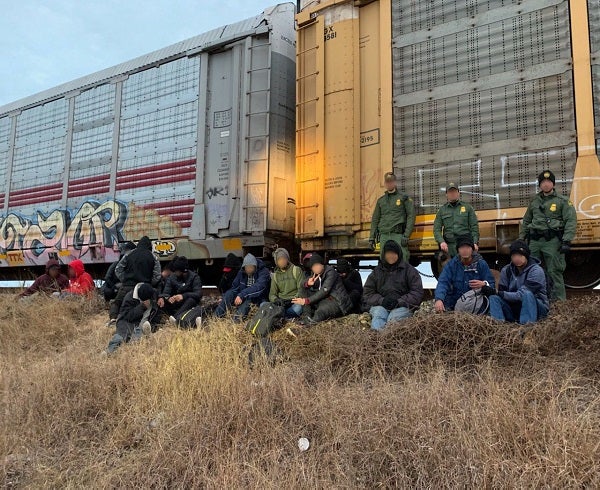 Migrantes hondureños en vagones
