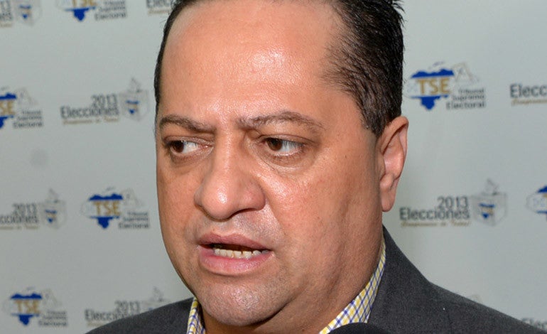 Alejandro Martínez laboró 13 años en los órganos electorales.