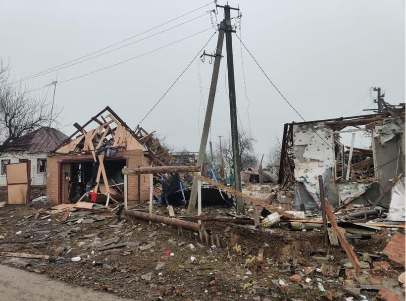 Ciudad de Yakovlivka destruida por bombardeo ruso