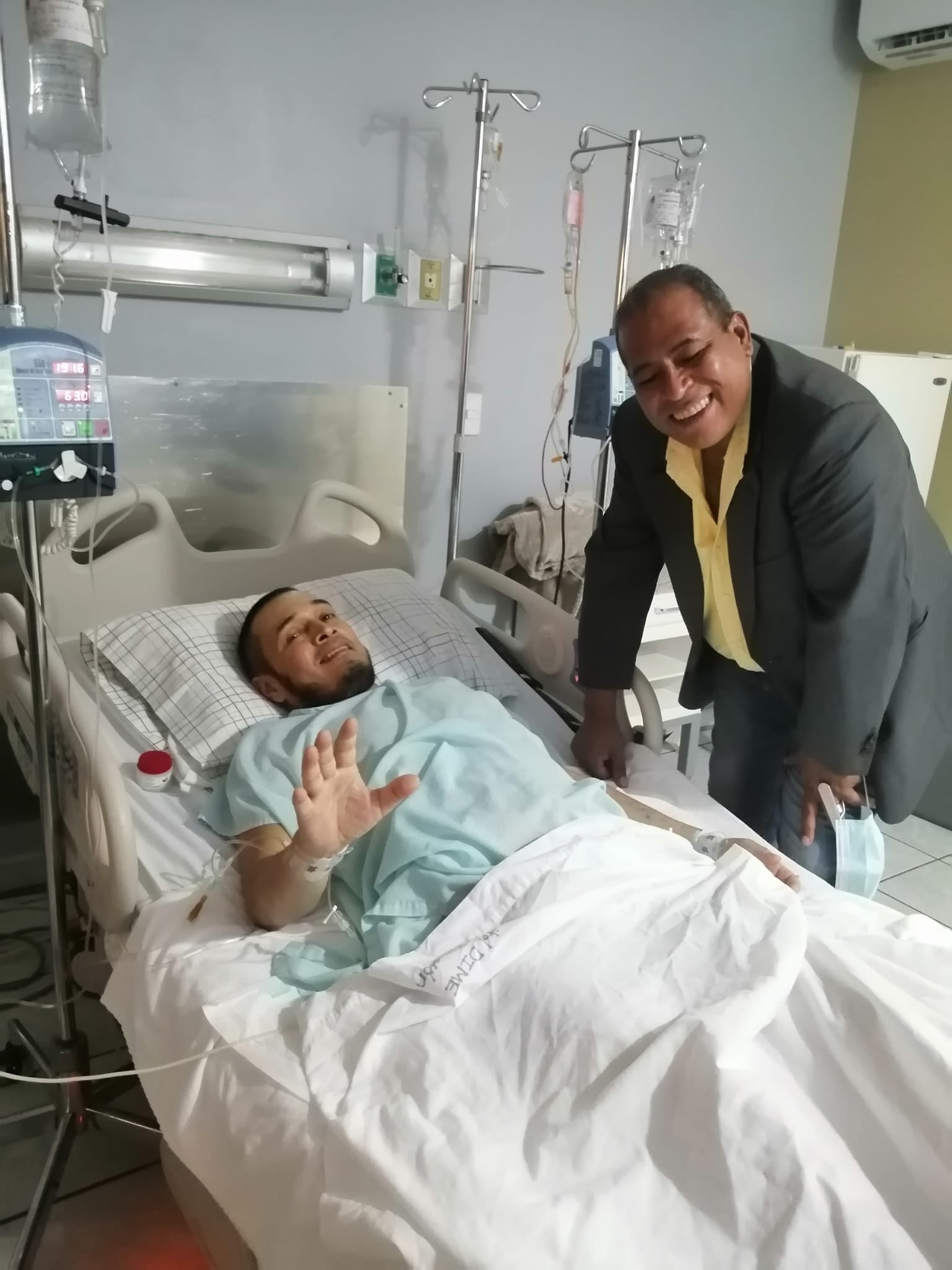 Hace unos días el periodista César Silva visitó en el hospital a Maurizio.