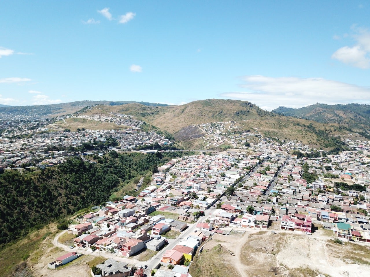 En esta foto puede observar varias casas de la Cerro Grande. 
