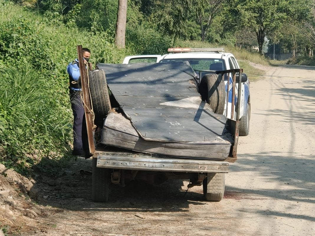 cadáveres en un carro en Chamelecón