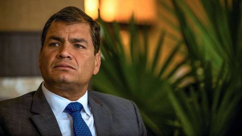 Ecuador pide extradición de Correa