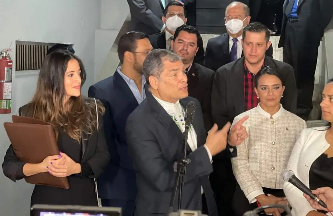 Correa se reúne con diputados