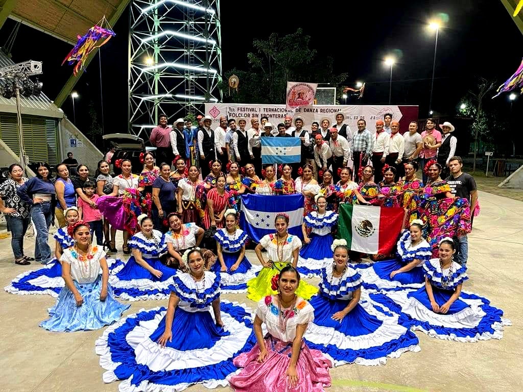 Grupo Folclórico Joya de los Lagos destaca en evento de México