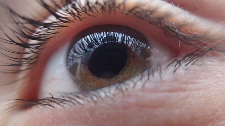 cambios en la córnea de los ojos por covid