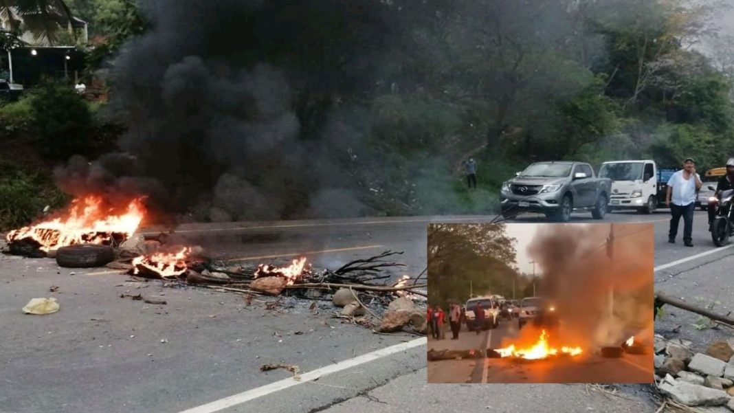 protestan por aumento al pasaje en Cofradía