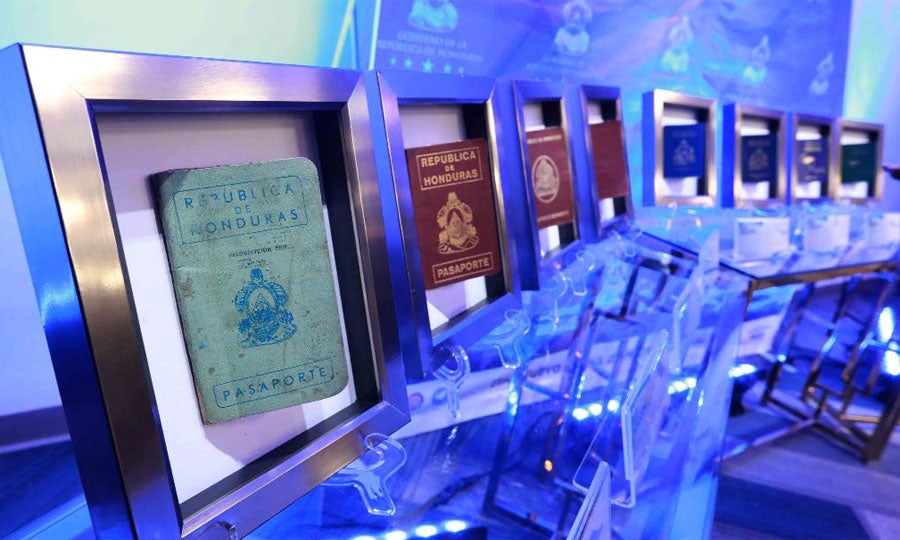 Autoridades pretenden entregar el pasaporte digital en 14 estados en EE.UU.
