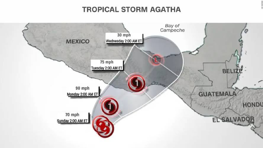 Se espera que el huracán Agatha toque tierra de México este lunes