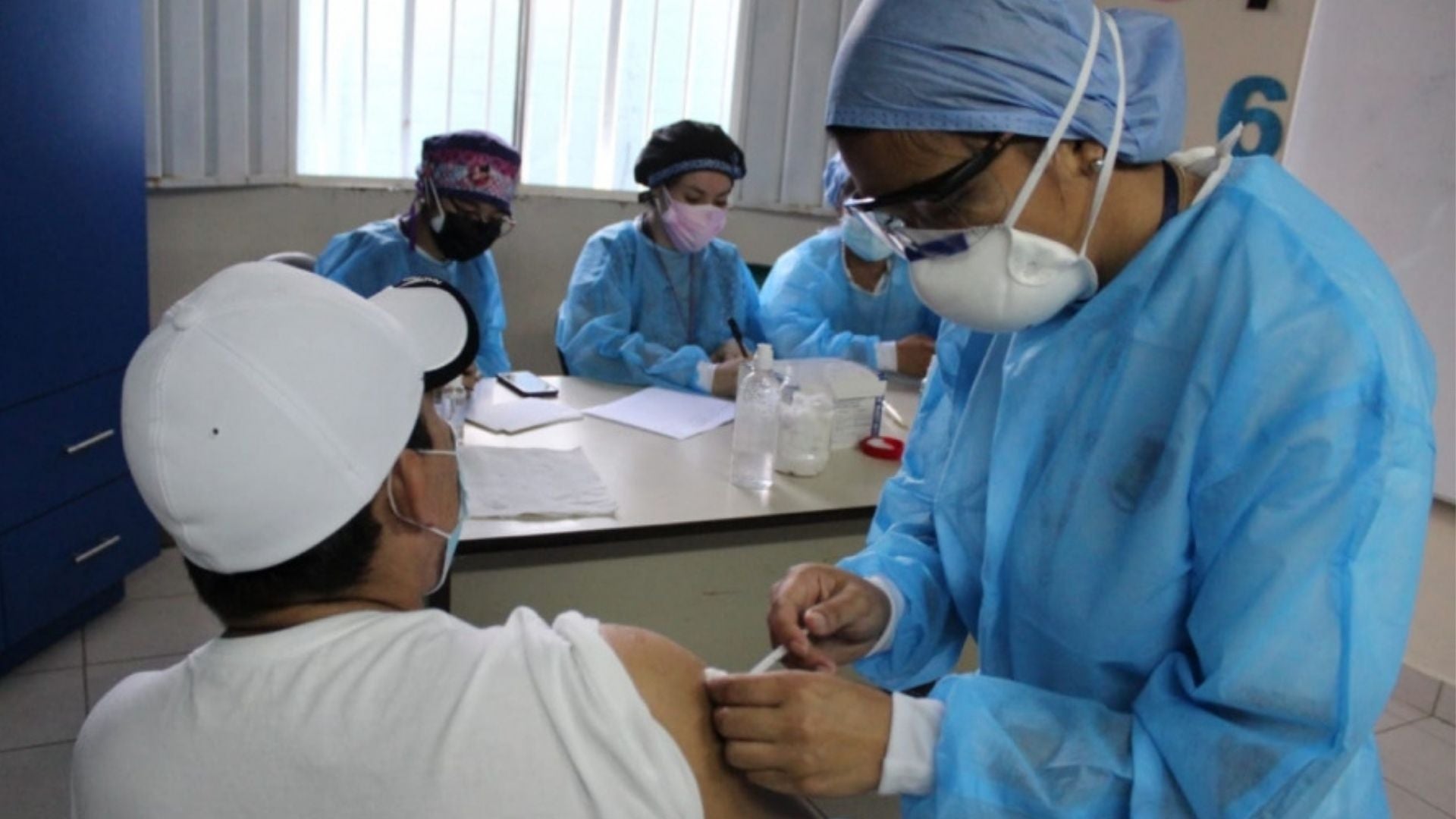 Las autoridades sanitarias de Honduras, pidieron a la población hondureña acudir a los centros de vacunación.