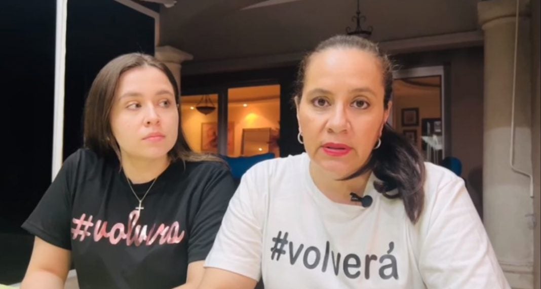 La ex primera dama Ana García de Hernández, apareció en el vídeo junto a su hija