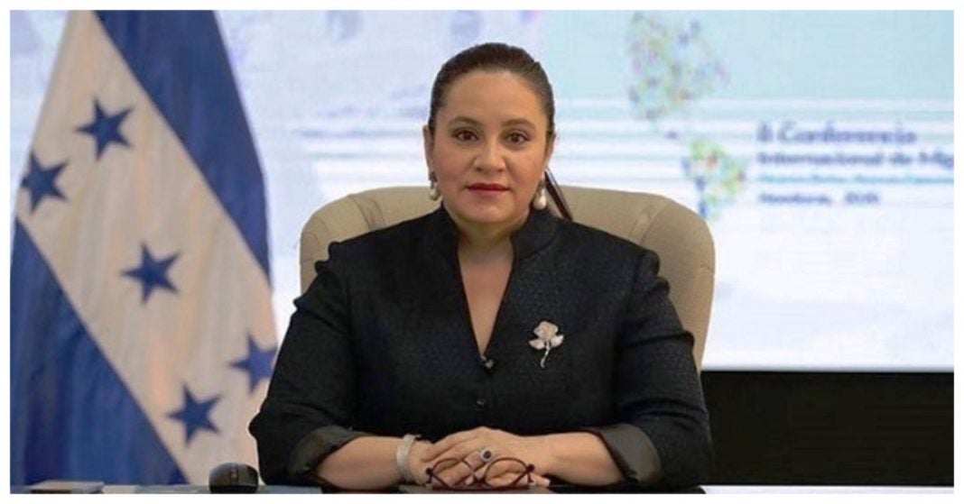 Ana García honor servirle a Honduras