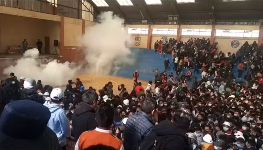 Cuatro muertos por “avalancha humana” en universidad de Bolivia