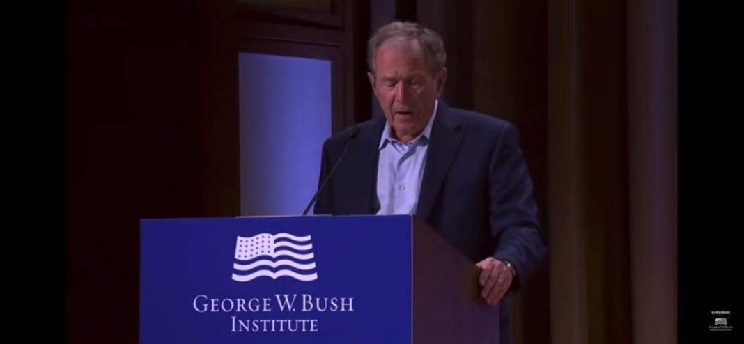 Bush confunde invasión de ucrania