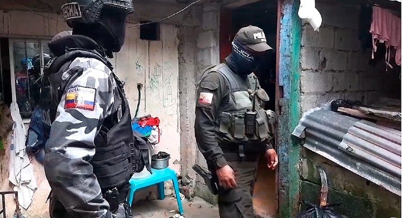 Ecuador pretende incorporar en los próximos años unos 30.000 policías para reforzar la seguridad pública.